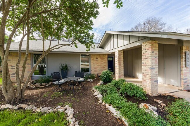 Building Photo - 2505 Baxter Dr