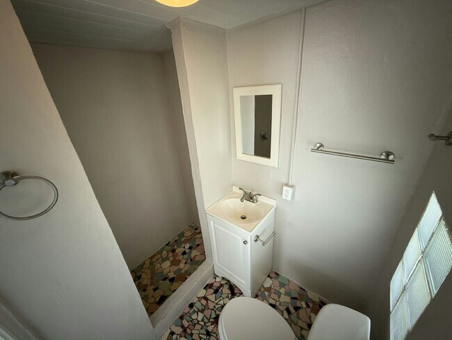 Foto del edificio - 14035 W River Rd