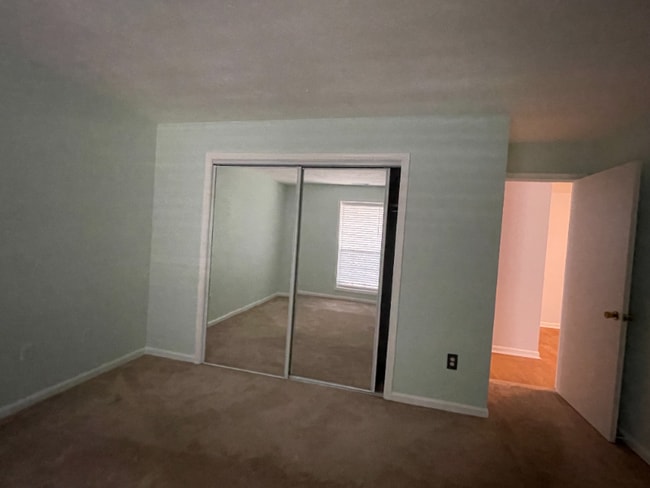 Building Photo - 10142 Oakton Terrace Rd