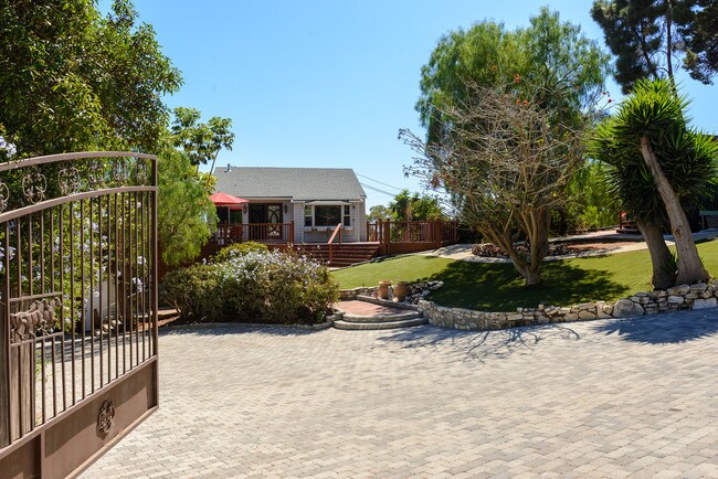 Building Photo - 14 Limetree Ln