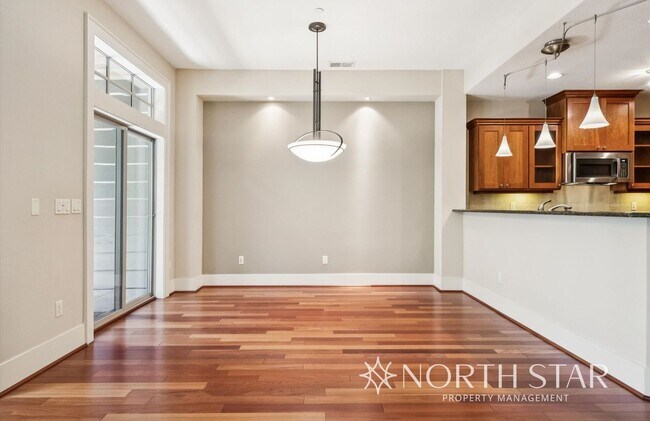 Foto del edificio - Stunning Renaissance at Peterkort Woods To...