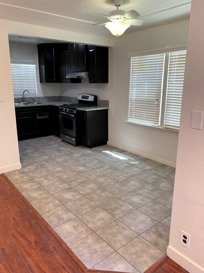Building Photo - 3 Bedroom Home with HUGE yard!