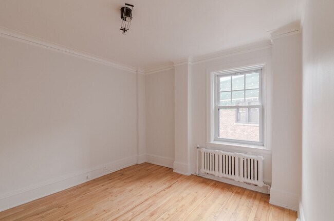 Photo du bâtiment - 1 Av. Rosemount