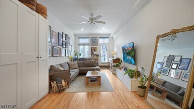 Building Photo - 228 Monroe St