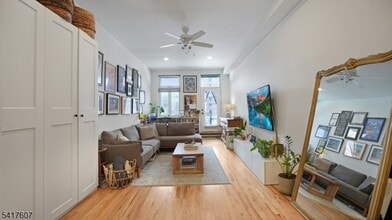 Building Photo - 228 Monroe St