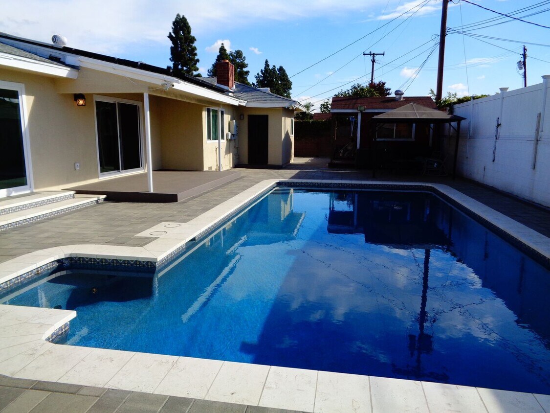 Primary Photo - 4 Bedroom 2.5 Bath House with a POOL for R...