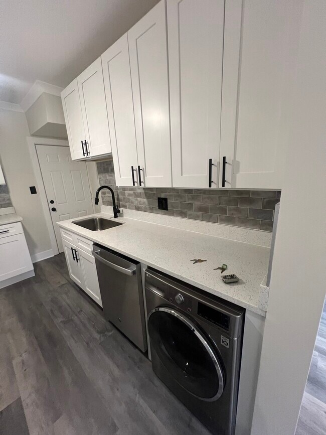 Foto del edificio - 3839 N Greenview Ave