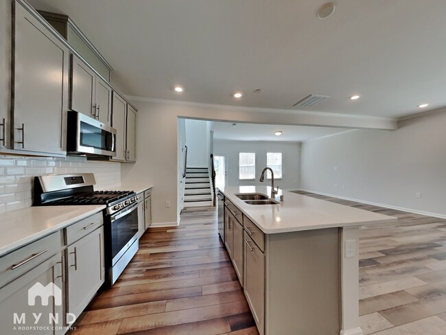 Building Photo - 1621 Trembley Pk Dr