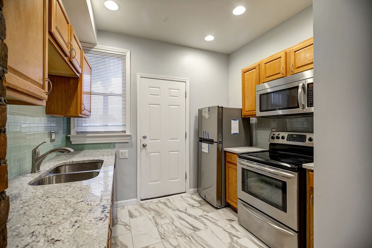 Foto principal - 2638 Rosa Parks Blvd
