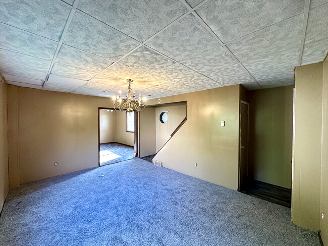 105 W Terrace Ave