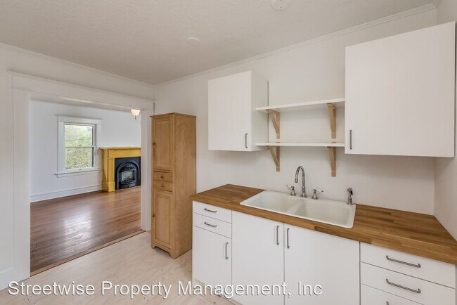 Building Photo - 2 br, 1 bath House - 2723 NE Schuyler St