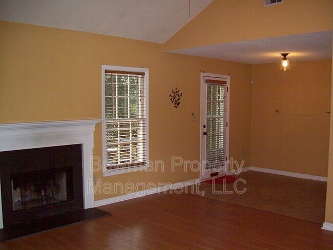 Building Photo - 141 Wakefield Dr
