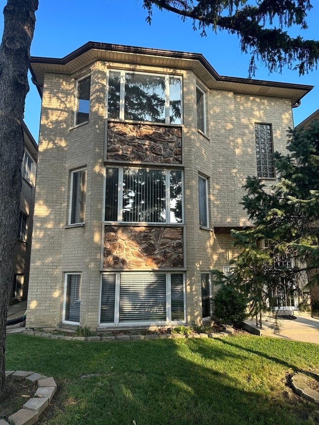 Building Photo - 2605 N 76th Ave