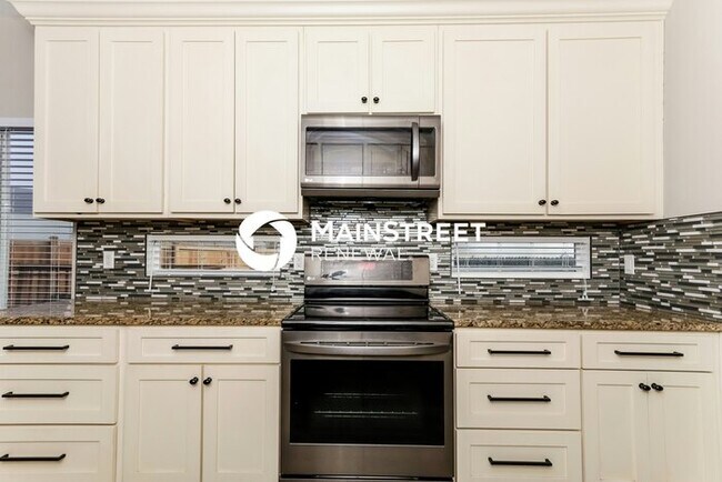 Foto del edificio - 3 Bedroom Pet-Friendly Home in Greenwood, IN with Main Street Renewal