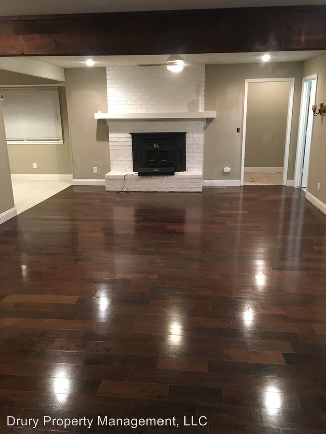 Building Photo - 4 br, 2.5 bath House - 2228 E. Swallow St.