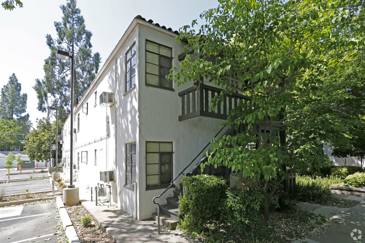 Building Photo - Don Carlos Apartments