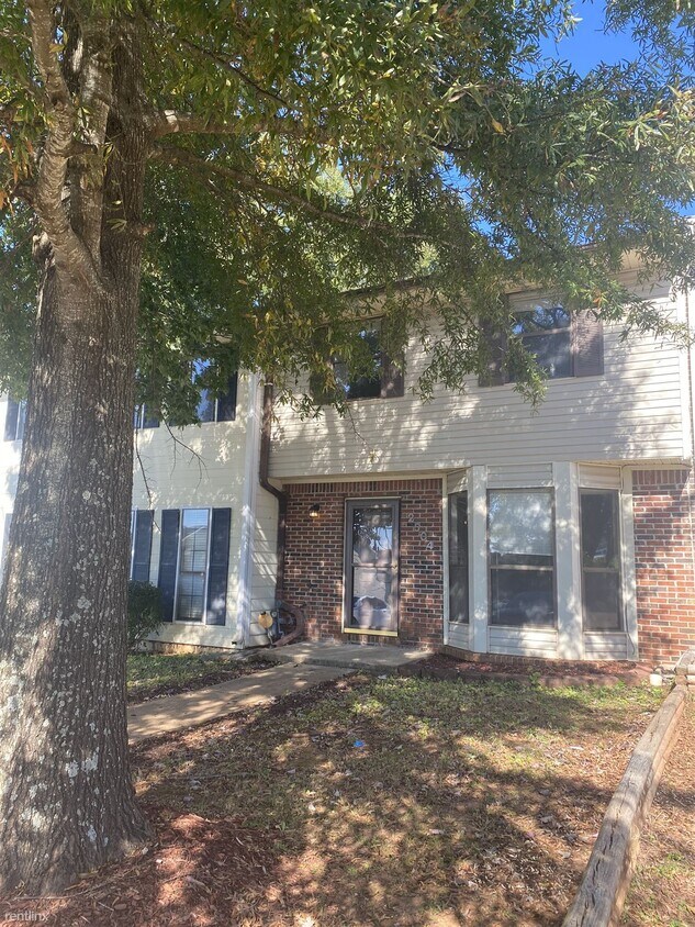 Building Photo - 2504 Hampstead Dr