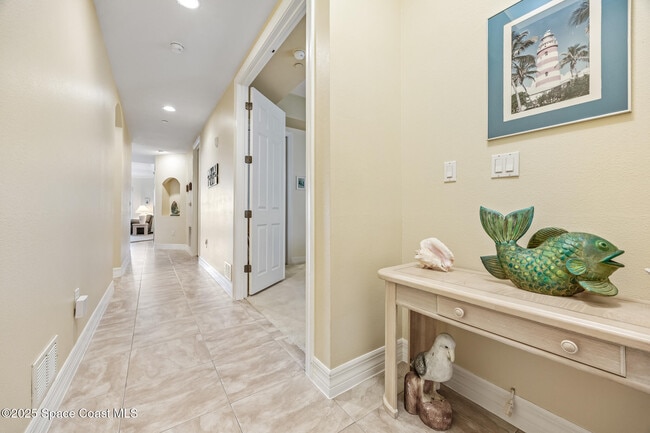Building Photo - 540 S Banana River Dr