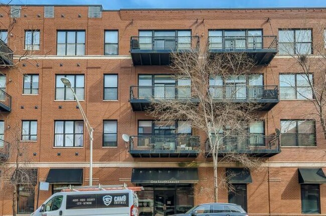 Foto del edificio - 1 S Leavitt St