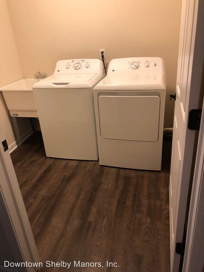 Foto del edificio - 8264-8308 Williamstown Dr