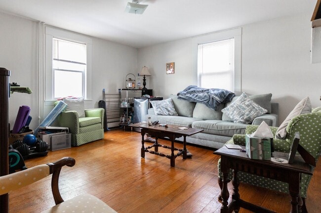 NO BROKER FEE | Renovated 2 Bed with Parking Included | Brighton - NO BROKER FEE | Renovated 2 Bed with Parking Included | Brighton Townhome