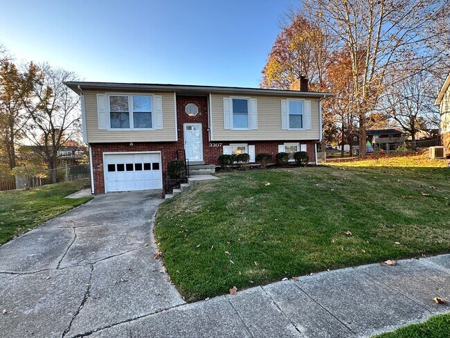 Building Photo - Lovely 4 BR Home in S Lexington! Attached ...