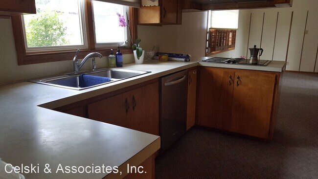 Foto del edificio - 5 br, 3 bath House - 760 S. Tacoma St.