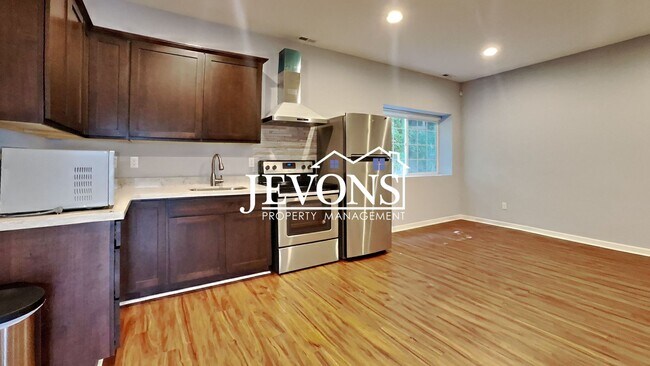 Foto del edificio - Discover this charming ADU near Golden Gardens Park and entertainment!