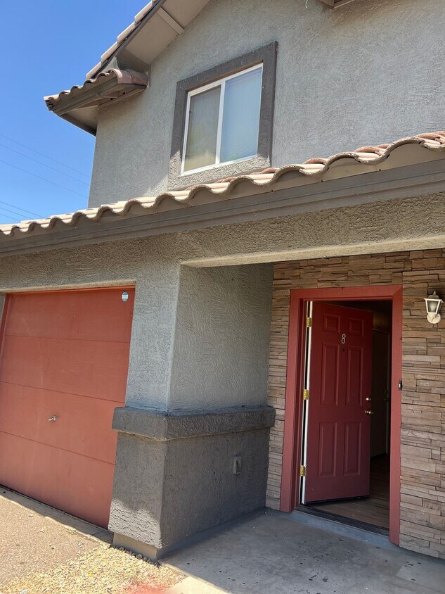 Foto del edificio - South Phoenix 3 Bed 2.5 Bath Single Garage