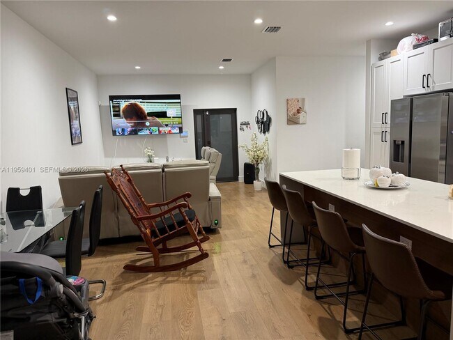 Foto del edificio - 14150 Jefferson St