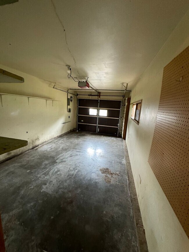 Foto del edificio - Adorable 3 bedroom 1 bath 1 car garage