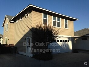 Building Photo - 1833 Roth St