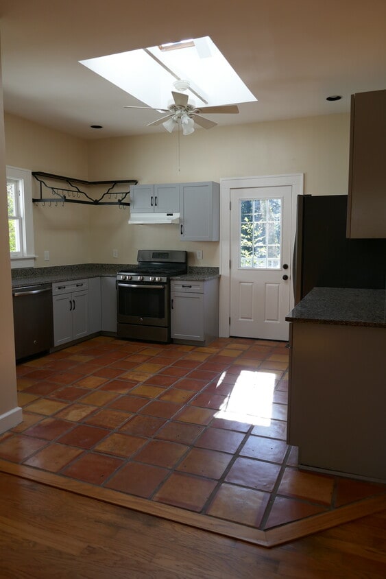 Primary Photo - 145 S Columbia Dr