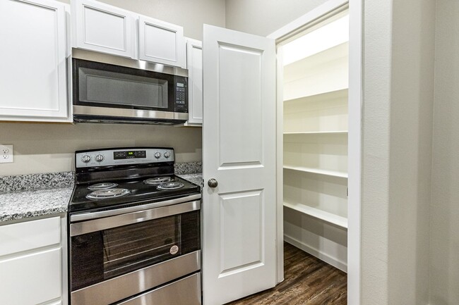 Building Photo - Beautiful 3 bed 2 bath!