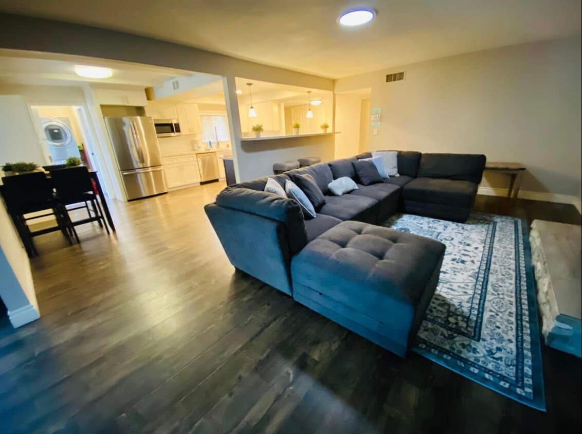 Living room kitchen. - 11712 Magnolia St