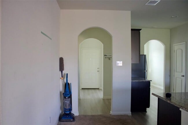 Building Photo - 10710 Spring Brook Pass Dr