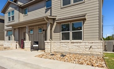 Building Photo - 520 Powell Dr