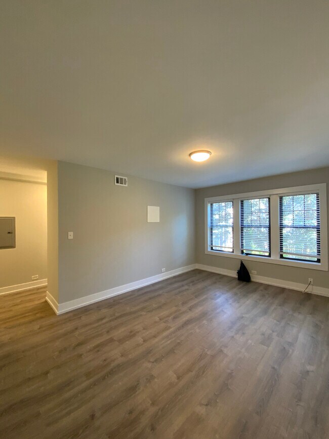 Foto del edificio - 1128 Maple Ave