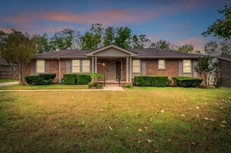 Building Photo - 7453 Harrow Dr