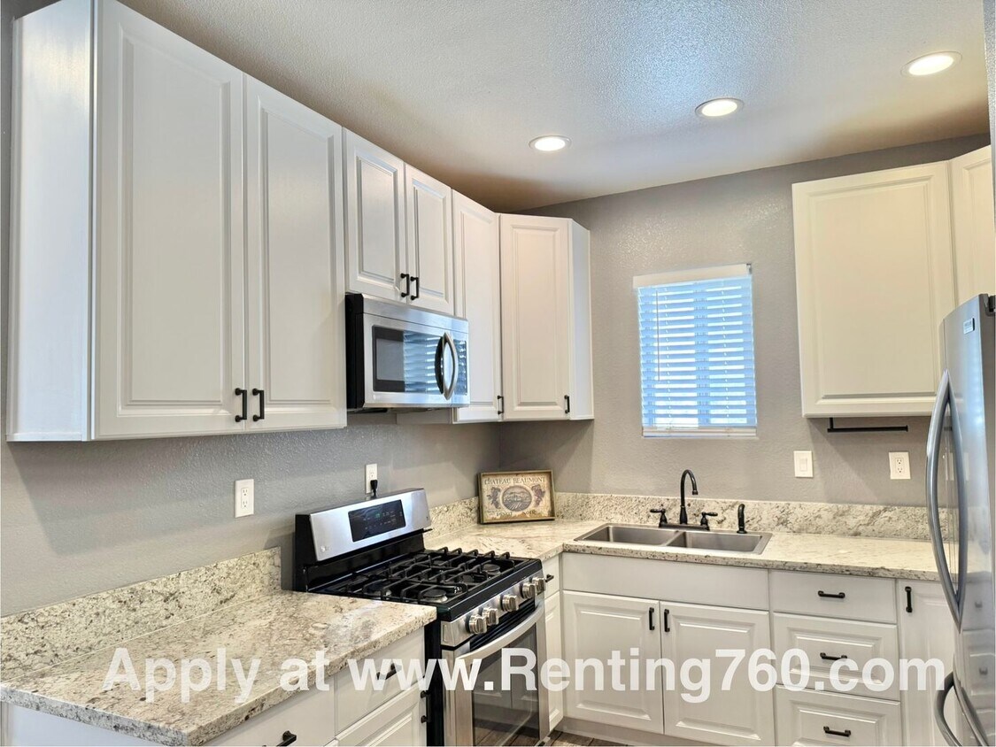 Foto principal - 56824 Cobalt Rd