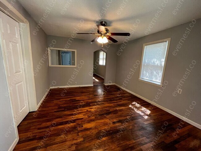 Foto del edificio - 516 Mission Ridge Rd