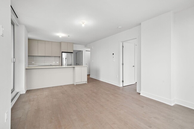 Building Photo - 2320 Tupper St
