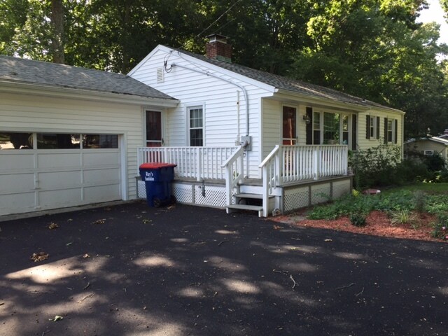 main house, studio is around the back with private entrance - 412 Taulman Rd