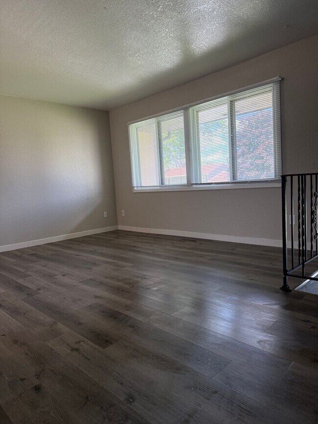 Foto del edificio - Duplex 82xx Zane Court