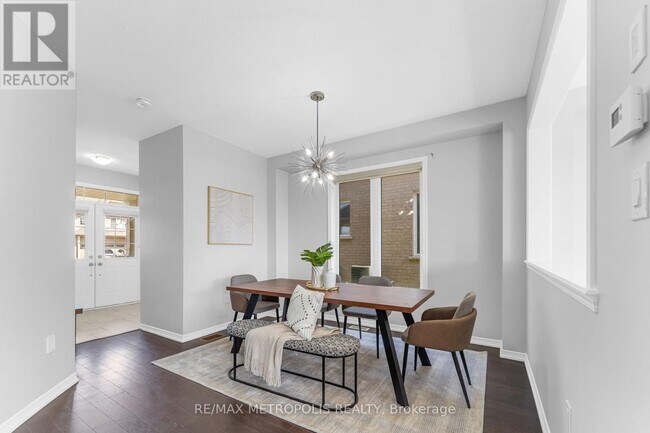 Photo du bâtiment - 83 Longboat Run W