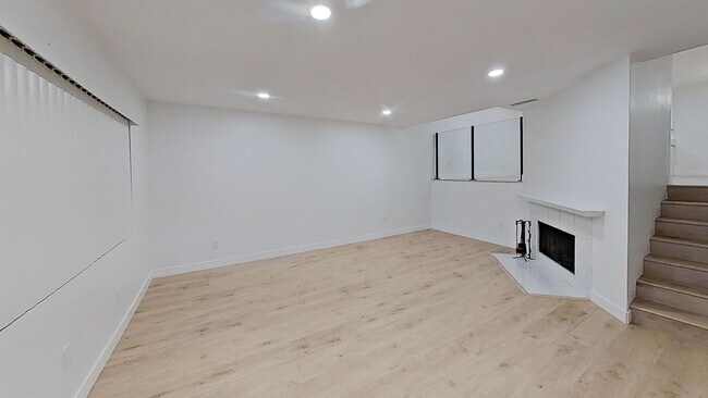 Foto del edificio - Beautiful & Cozy West Hills Adjacent Condo in Secure Building - MOVE IN READY