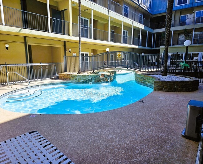 Building Photo - 921 Marine Dr