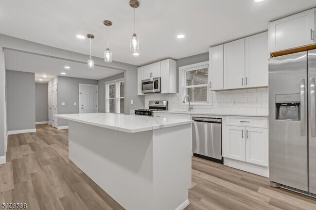 Building Photo - 381 Tremont Ave