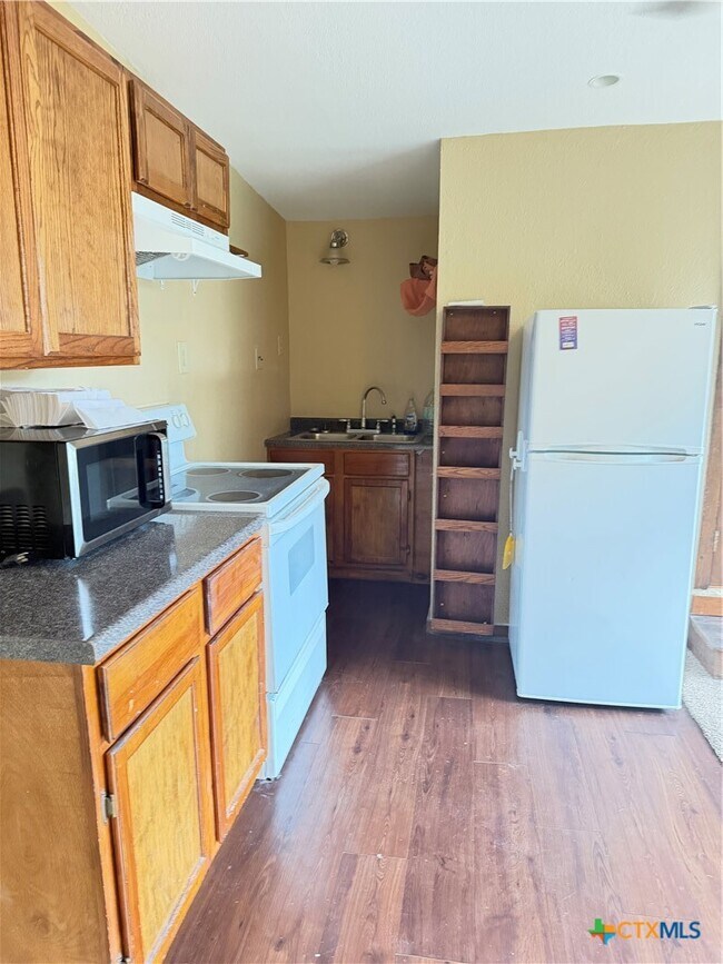 Foto del edificio - 365 S Sycamore Ave