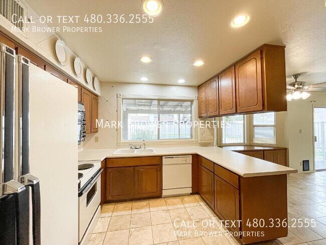 Building Photo - 2308 E Broadmor Dr